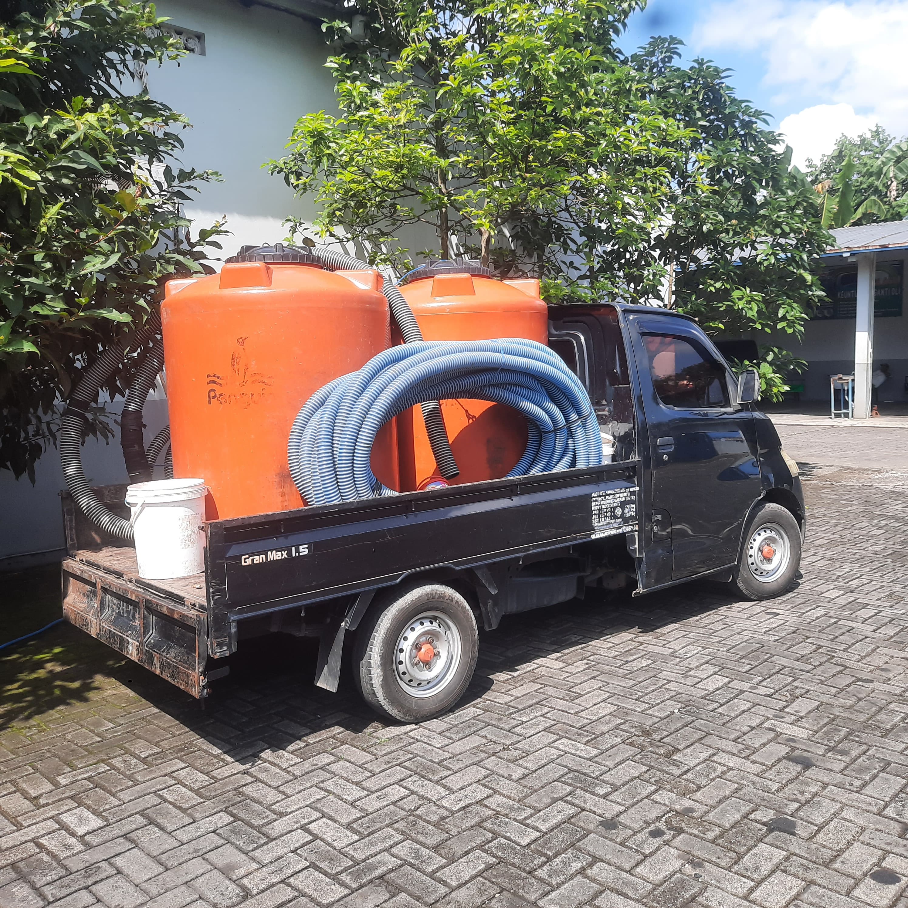 Peralatan Sedot WC di lapangan